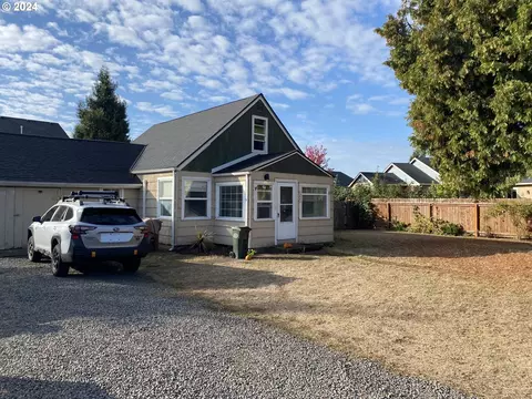 1223 W 1st Ave, Junction City, OR 97448