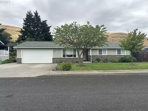 2408 E 17th St, The Dalles, OR 97058