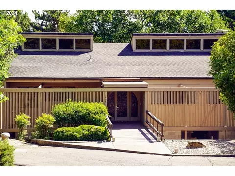3696 Princeton Way, Medford, OR 97504