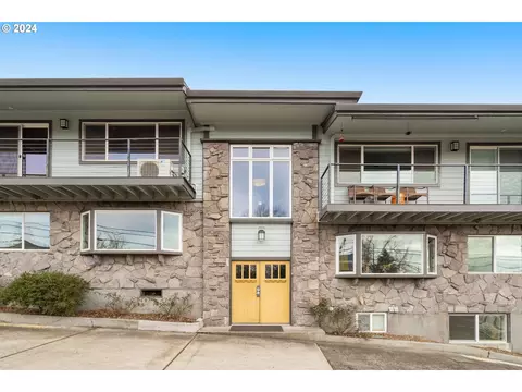 5715 NE Sacramento St #8, Portland, OR 97213