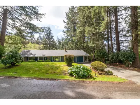 5660 Alder Ct, Florence, OR 97439