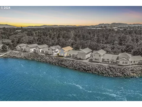 3175 Rhododendron Dr, Florence, OR 97439