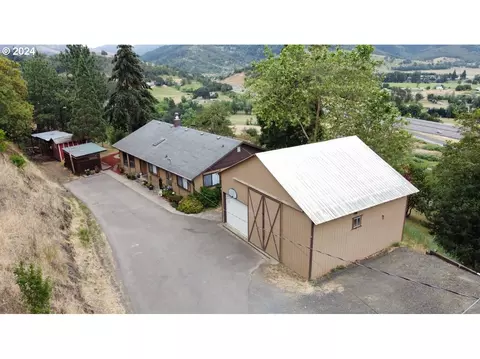 360 Clarks Branch Rd, Myrtle Creek, OR 97457
