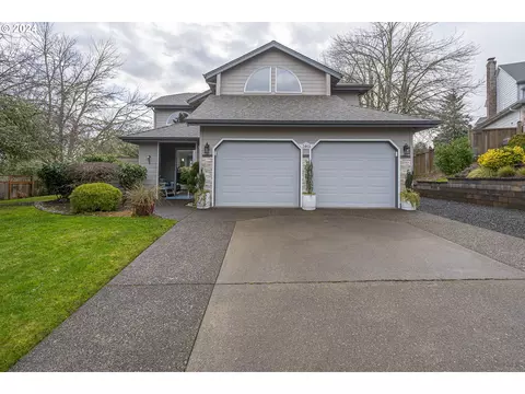 2463 SW Maplewood Dr, Dallas, OR 97338