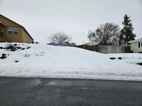 1316 E 11th St, The Dalles, OR 97058