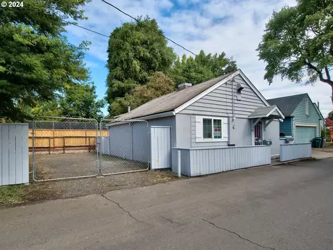 549 NE Dewdrop Ln, Hillsboro, OR 97124
