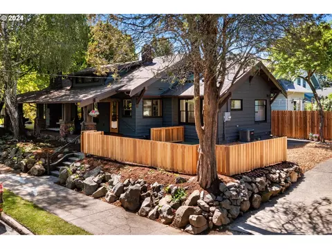 2887 SE Franklin St, Portland, OR 97202