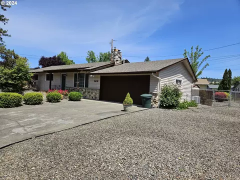 1431 NW Cherry Dr, Roseburg, OR 97471