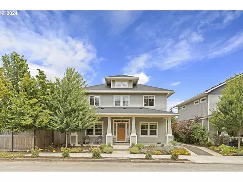 717 NE Morgan St, Portland, OR 97211