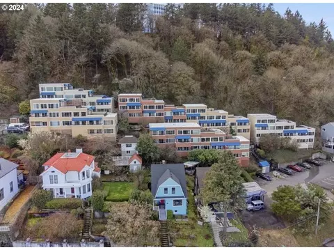 3515 SW Barbur Blvd #Q-3, Portland, OR 97239