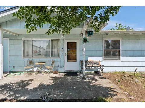 1990 SE 157th Dr, Portland, OR 97233