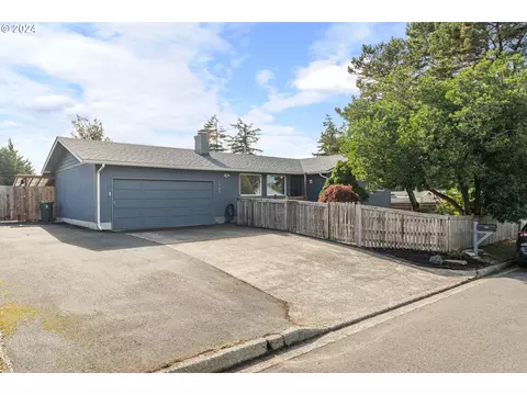 1905 Lindberg Ave, Coos Bay, OR 97420