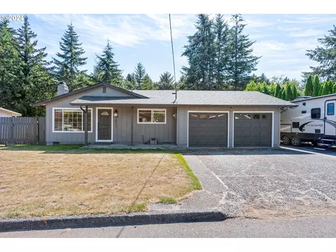 2955 Ridgeway Dr, Reedsport, OR 97467