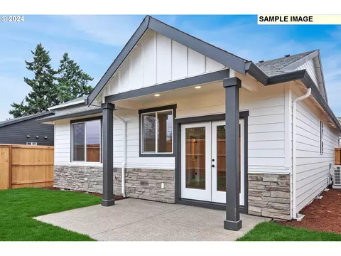 11229 Blueberry Loop NE, Donald, OR 97020