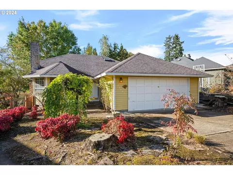12492 SW Edgewater Ct, Tigard, OR 97223