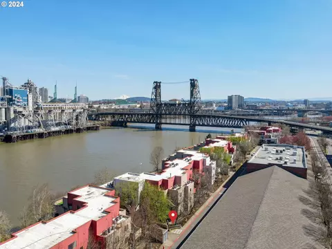 730 NW Naito Pkwy #E28, Portland, OR 97209