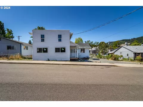 273 Alder St, Yoncalla, OR 97499