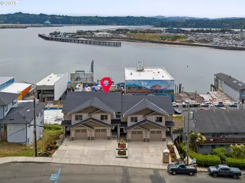 815 SW 13th St #3, Newport, OR 97365