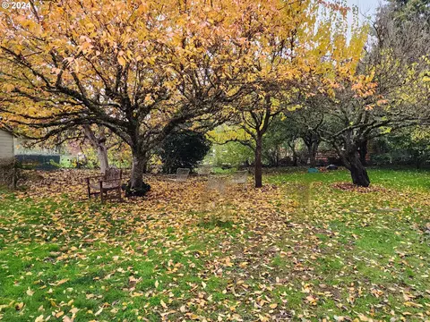 Crocker Ln, Eugene, OR 97404