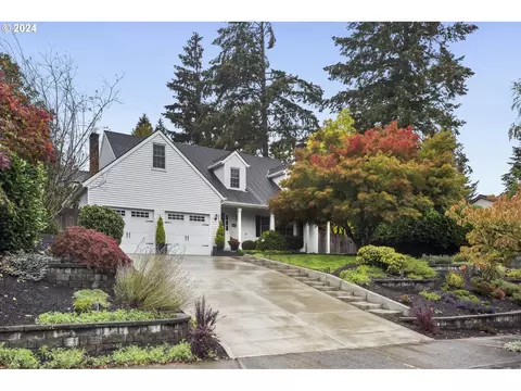 5222 Summit St, West Linn, OR 97068