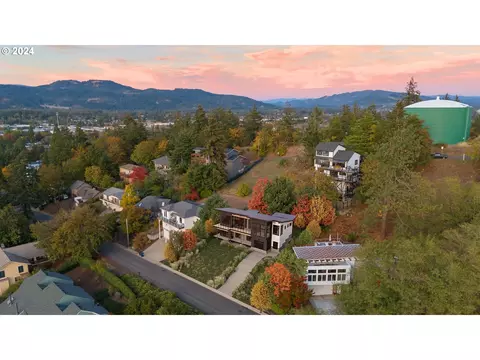Sunset Dr, Springfield, OR 97477