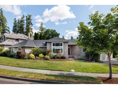 10710 SW Heron Cir, Beaverton, OR 97007