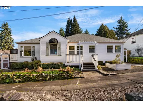 7736 SW Burlingame Ave, Portland, OR 97219