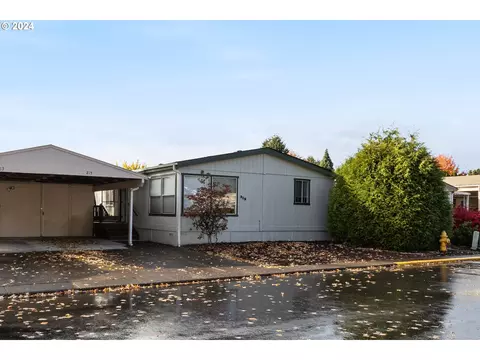 300 SE Lacreole Dr #215, Dallas, OR 97338