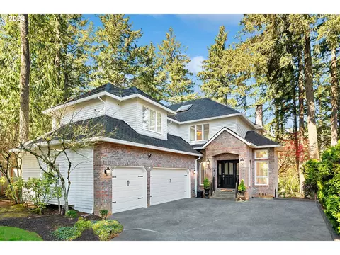 1687 Village Park Ln, Lake Oswego, OR 97034