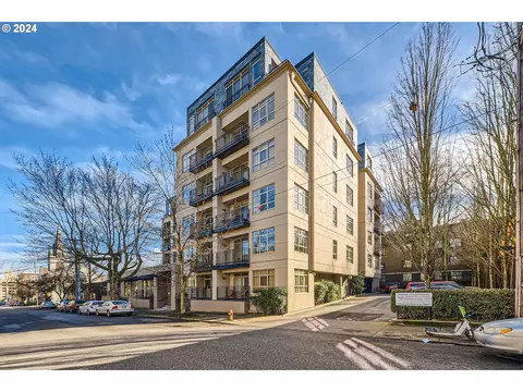 1930 NW Irving St #302, Portland, OR 97209