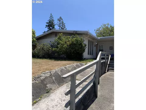 2133 State St, North Bend, OR 97459