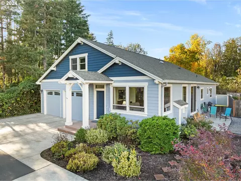 16843 SE Knoll Ridge Ter, Milwaukie, OR 97267
