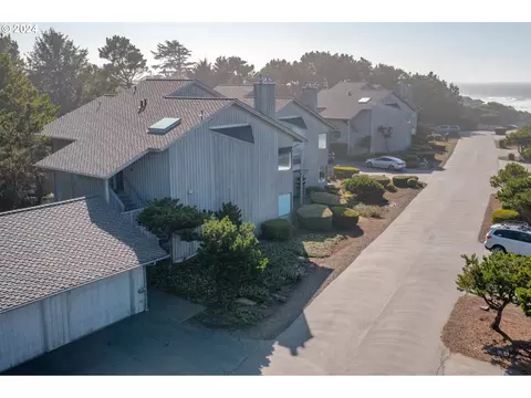 4175 N Highway 101 #M2, Depoe Bay, OR 97341