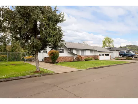 1420 NW Lester St, Roseburg, OR 97471
