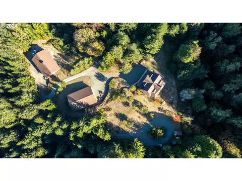 94104 Pleasant Valley Ln, Myrtle Point, OR 97458