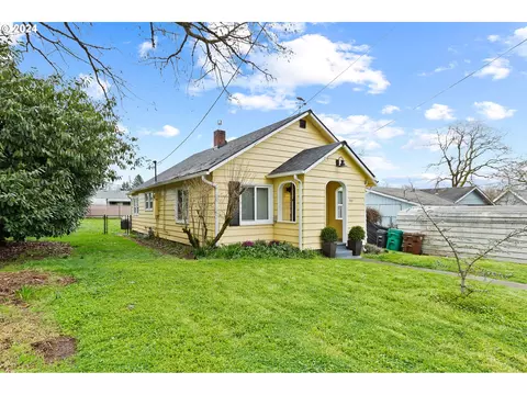 484 S 15th St, Saint Helens, OR 97051