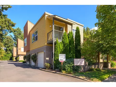 327 Rustic Pl #42, Eugene, OR 97401