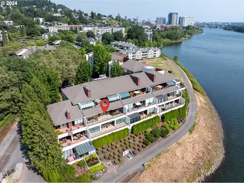 5300 S Landing Square Dr #20A, Portland, OR 97239