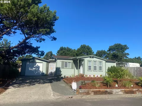 1791 N Siano Loop, Florence, OR 97439