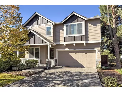 13883 SE Falcon Ct, Clackamas, OR 97015