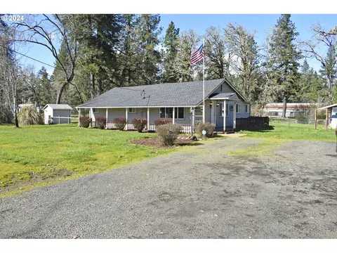 25573 Perkins Rd, Veneta, OR 97487
