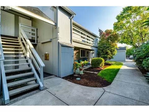 650 Harlow Rd #226, Springfield, OR 97477