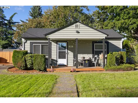301 SE 141st Ave, Portland, OR 97233