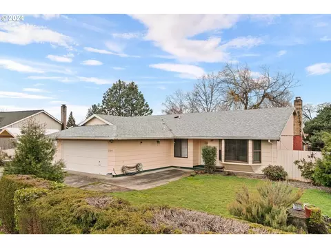 2305 SW Augusta Pl, Beaverton, OR 97003