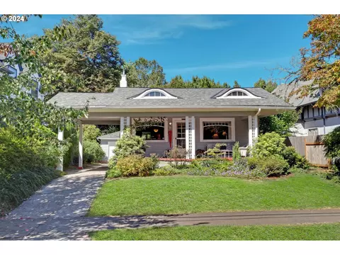 731 NE Hazelfern Pl, Portland, OR 97232