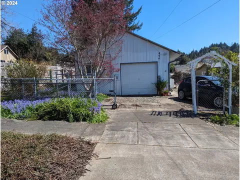 854 N Elliott St, Coquille, OR 97423