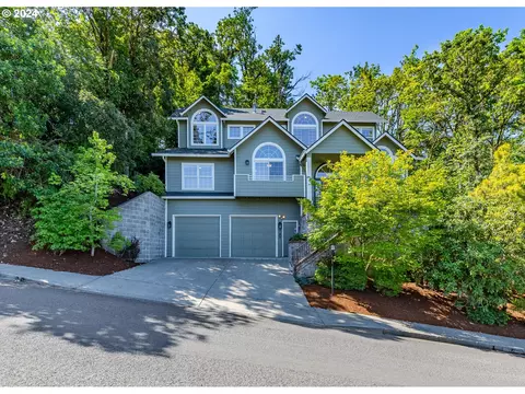 749 Woodcrest Dr, Springfield, OR 97477
