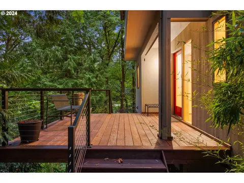 4915 SW Barnes Rd, Portland, OR 97221
