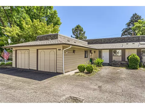 12016 SW Camden Ln, Beaverton, OR 97008