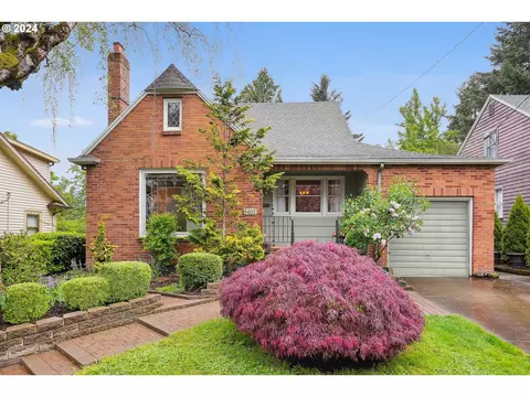 6403 NE Davis St, Portland, OR 97213